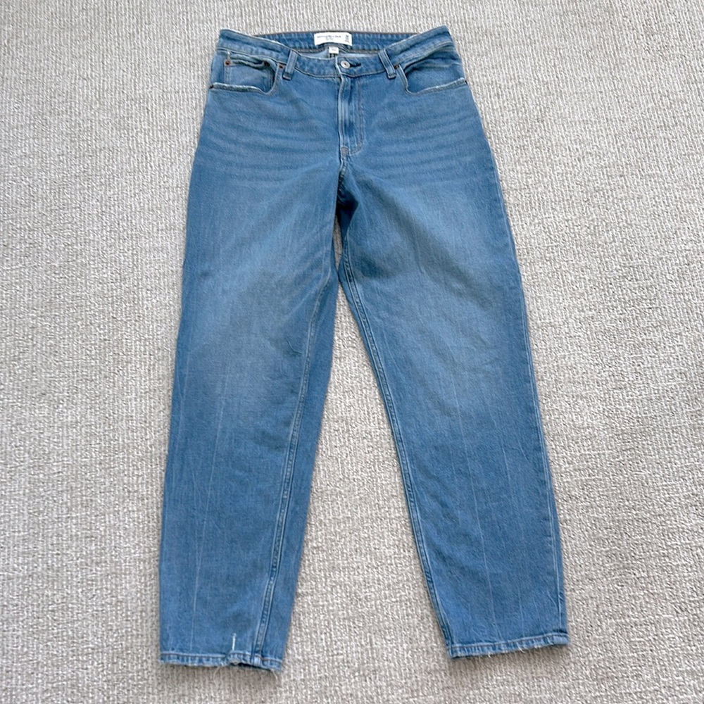 Abercrombie & Fitch - Curve Love High Rise Mom Jean - Size 30L